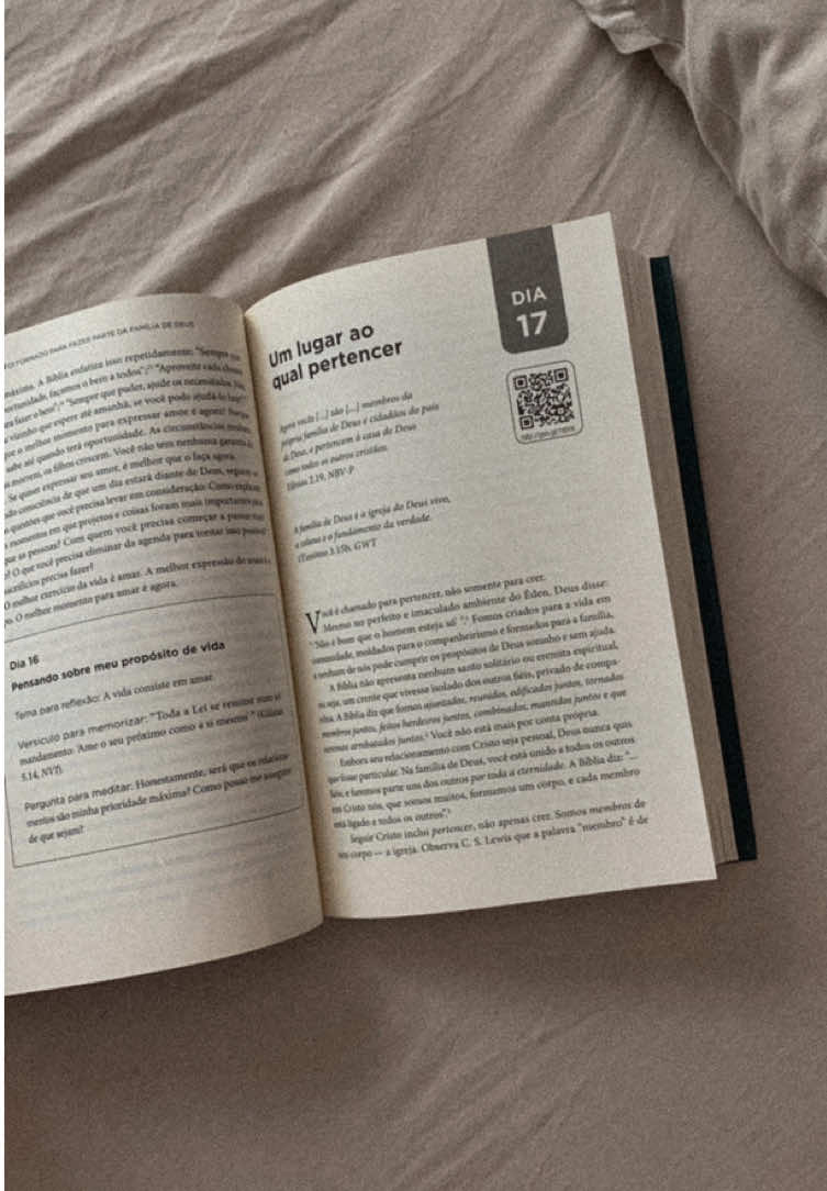 nome do livro: “Uma vida com Propósito”, se você quiser o link comenta “livro” aqui que eu te envio 🤍📖 #devocional #explorar #fyp #livrocristão #devocionaldiario #fé #espiritualidade #indicacaodelivros 