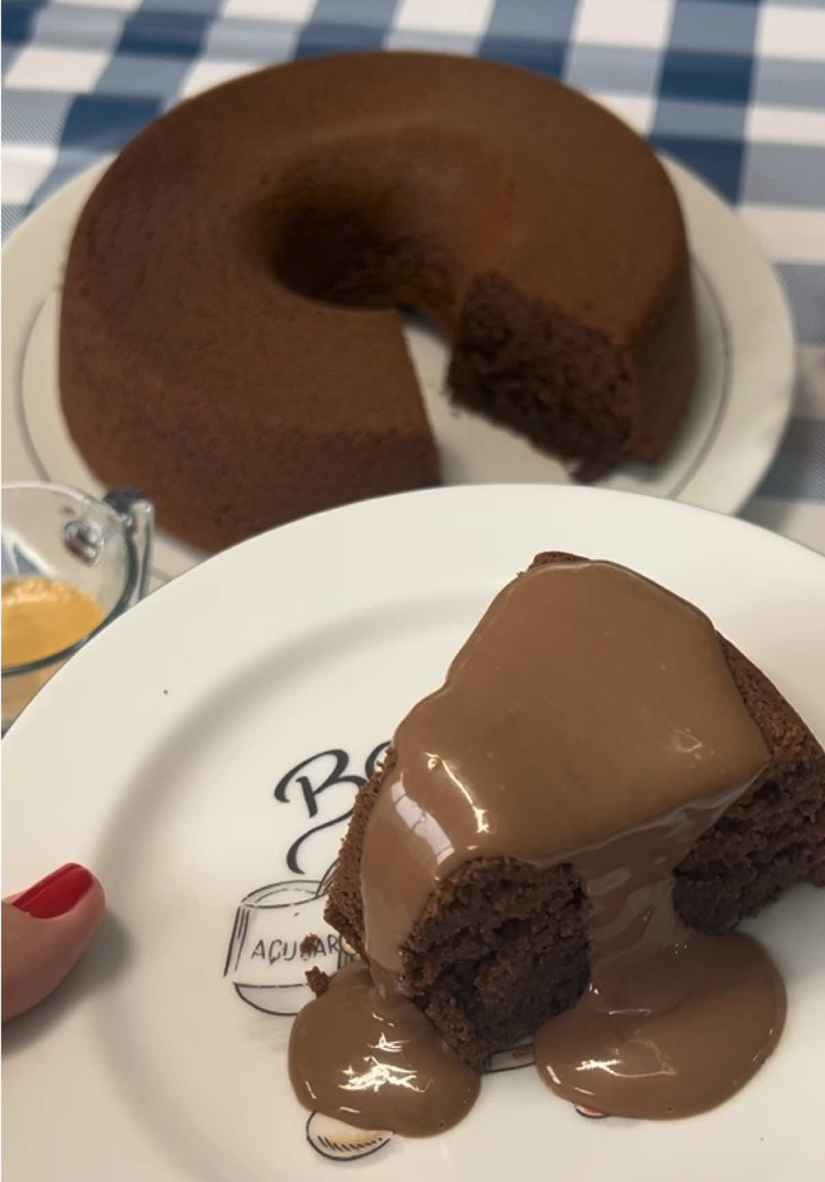 Bolo de Rosquinha 🎂😋😋😋 Ingredientes  500 gramas de rosquinha de chocolate  02 xícaras de leite  01 colher de fermento em pó Ganache (opcional)  100 gramas de chocolate ao leite  100 gamas de creme de leite  #bolofacil #bolodebolacha  #receitas #fyppp #vaiprafy #vaiprofy 