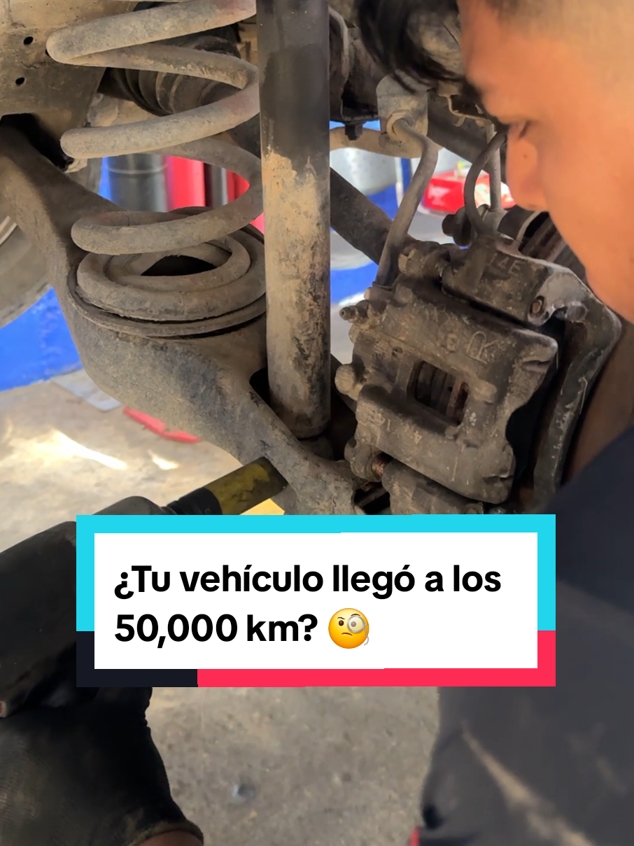 ¿Tu vehículo llegó a los 50,000? 😮🛻 ¡Es hora de revisar esos componentes de la suspensión, dirección y frenos! 🚘🧰🔧 Este es el mantenimiento que tu carrito necesita y cuenta con más de 30 servicios en uno solo. 😎👨‍🔧 Agenda tu cita con nosotros y disfruta de cada viaje. 🙌 Citas para Lima: 📲 936801590 / 923034559 Citas para Chiclayo: 😉 959 207 906 #amortiguadores #resortes #mantenimientopreventivo #tallerautomotriz #mecanicos #direccionautomotriz #suspensionautomotriz #frenos #pastilladefrenos #discodefrenos #zapatas #soportedecaja 