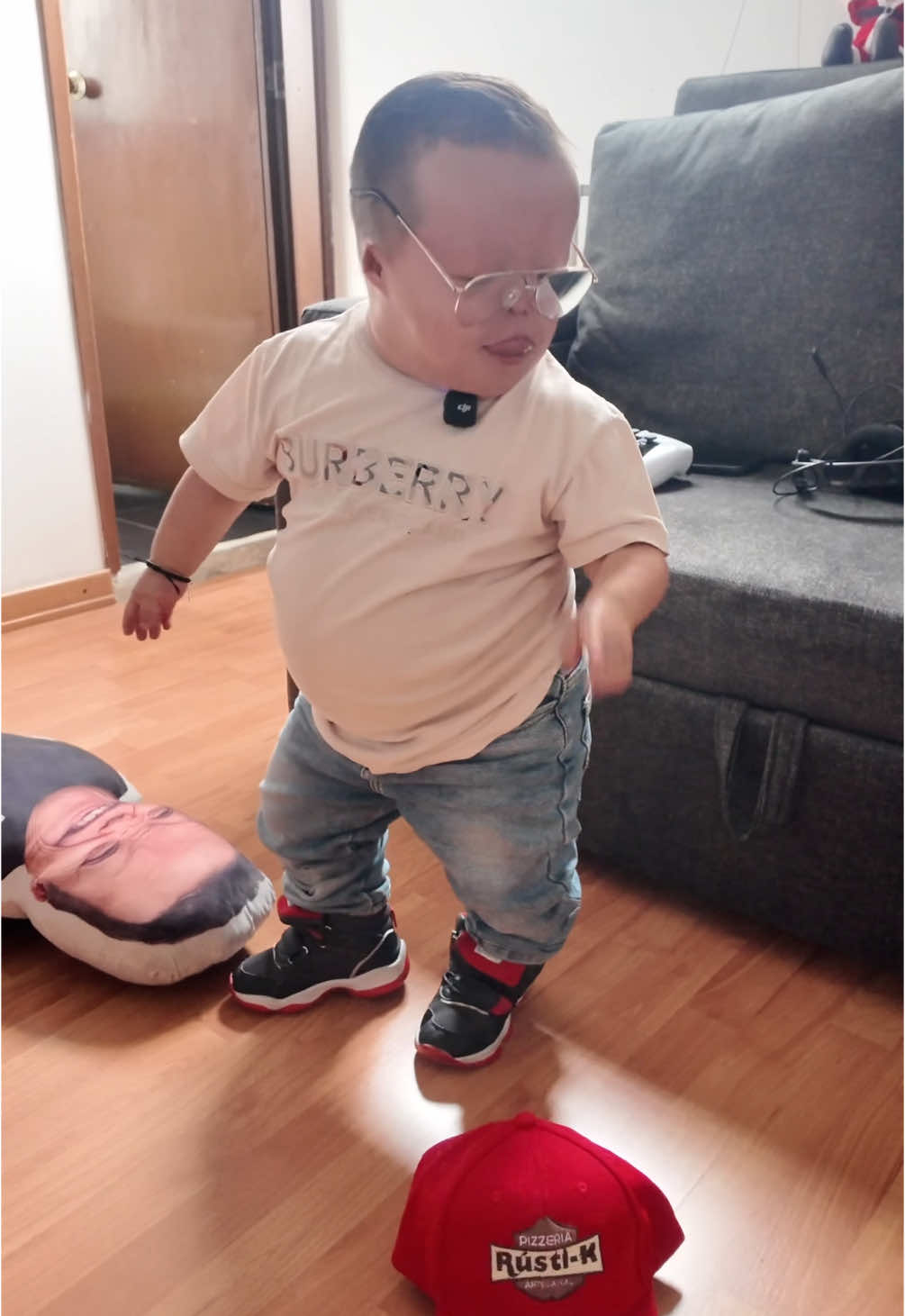 Mi mamá acaba de llegar 😨#juanchinbrodie #juanchi #humor #comedia 