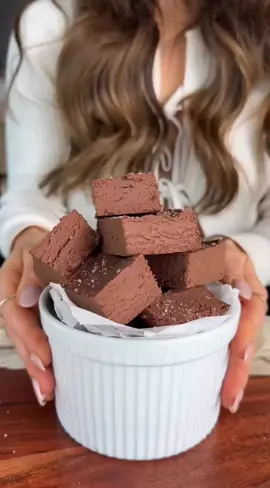 2 ingredient healthy fudge.. need I say anything more 🫠🙃🤭 it’s wild how good this is for being so easy! I linked the recipe in my bio! Or you can comment LINK m & I’ll try my best to message it to everyone :) #fudge #2ingredients #highprotein #healthydessert #sweettooth #EasyRecipe #chocolate #healthytreats #yogurt 