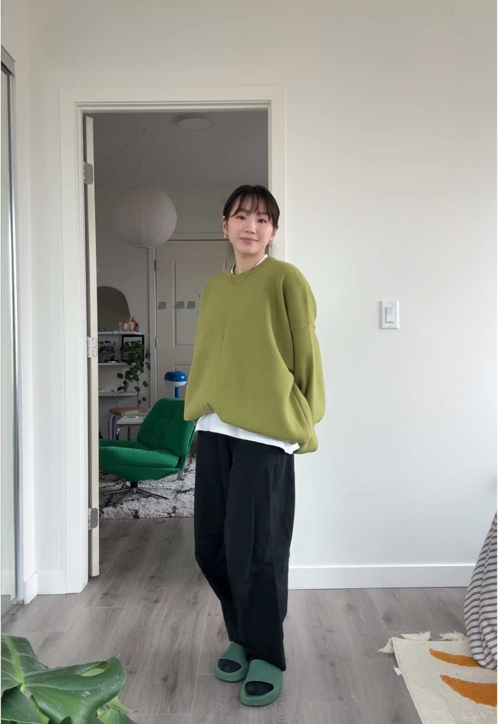 im gonna stop gate keeping this tip! get the fabric tapes! #stylinghack #shortgirproblems #fashionhack #outfit #OOTD #losangeles #estudioniksen @ESTUDIO NIKSEN @COS 