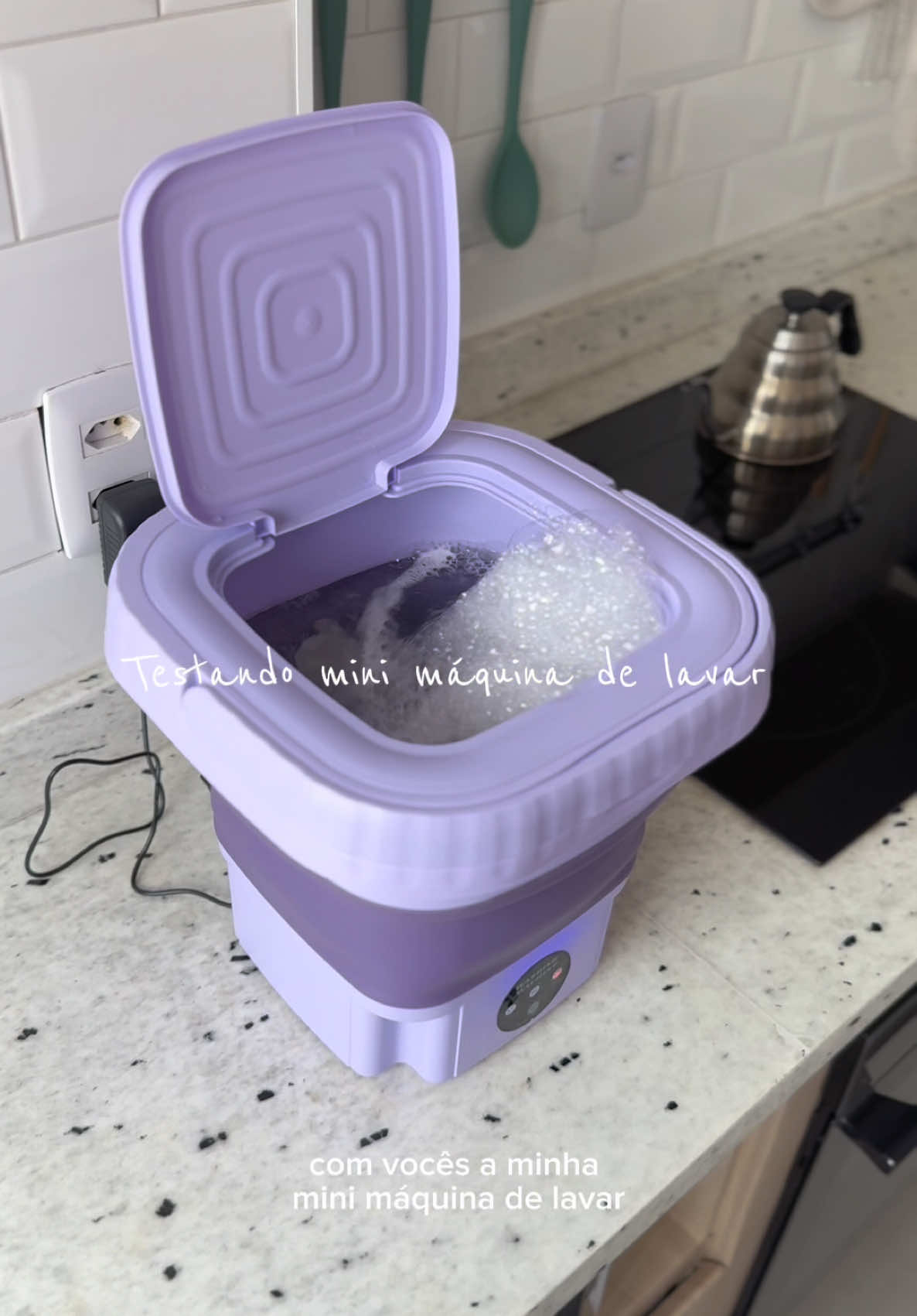 Comprei uma mini máquina de lavar portátil e dobrável 🥹 #maquinadelavar #maquinadelavarportatil #maquinadelavarroupas #lavarropas 