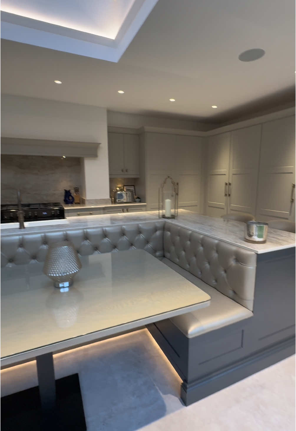 Luxury home, luxury song 🎶 deep clean complete on this stunning property💭🪽🤍  #kitchen #homeinspo #homedecor #cleaningtiktok #cleanersoftiktok #CleanTok #cleaning #aesthetic #asmr #satisfying #renovation #dreamteam #dreamhome #fyp #luxury 