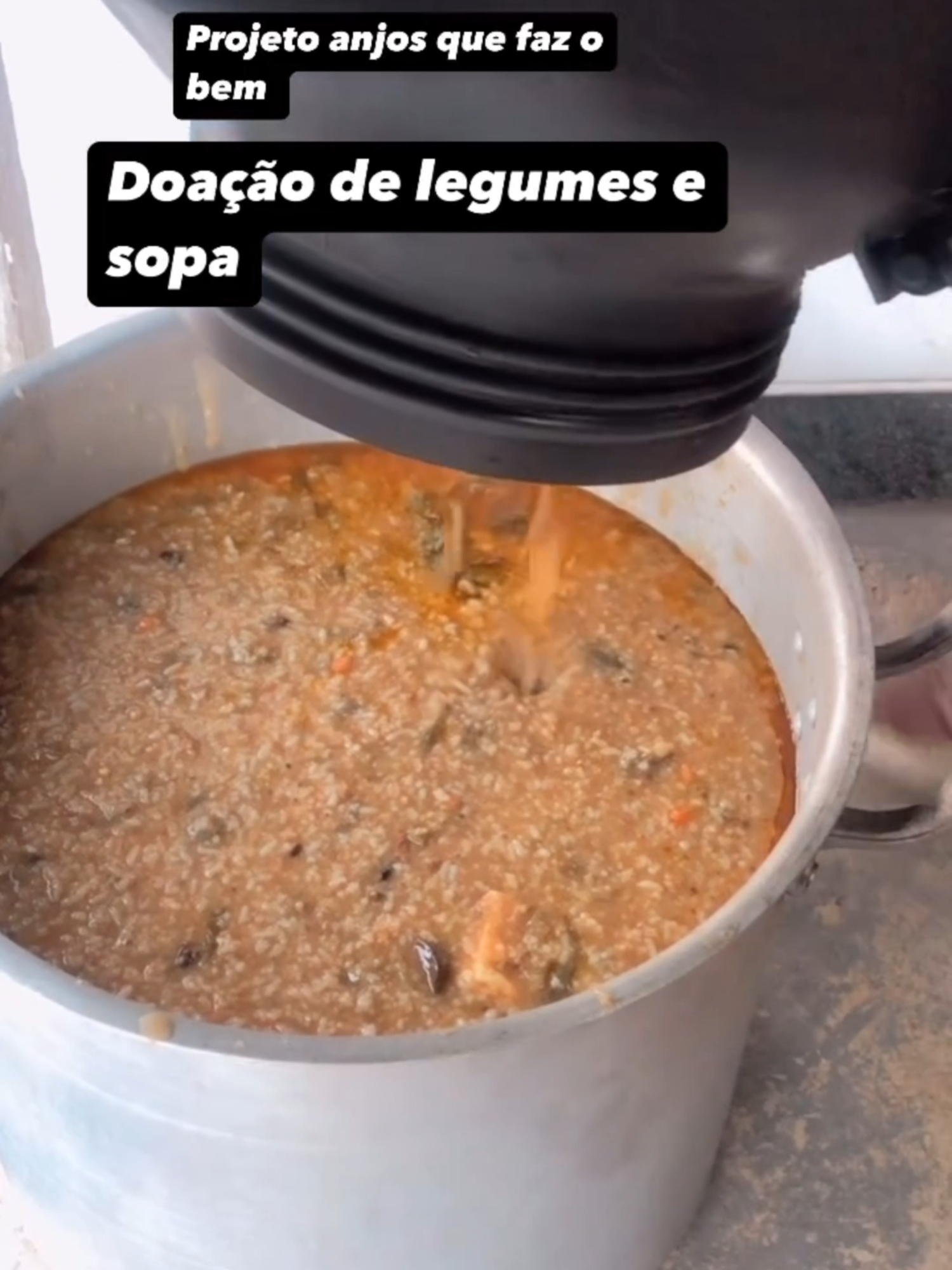 Sopa horrorosa pros moradores de rua? 🤢🎶 Transformei esse comentário em música! Tags: #ComentárioSonoro #MúsicaDosComentários #CriandoHits #HumorMusical #MemeEmMúsica #SopaHorrorosa #Viral #Trend #FYP#comentarios #musica