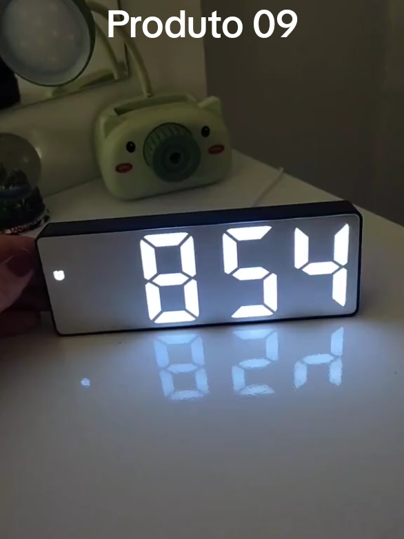 Produto 09 Relógio Despertador Digital De Mesa 16X2.5X6cm Decorativo Alarme Temperatura Pilha AAA Usb