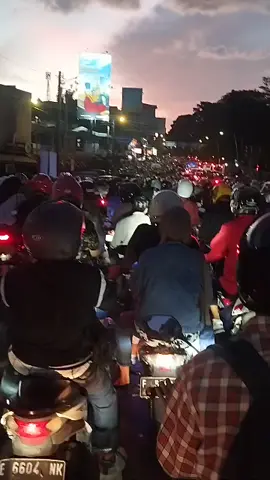 PRANK KEJEBAK MACET TADI MALAM DI BOGOR..ADA PERAYAAN CAPGOMEH DI SURKEN #prank #prankstory #prankstorywa #prankstorywhatsapp #wastory #wastoryvideo #storywa #storywhatsapp #videomentahan #bogor #puncak #puncakbogor 