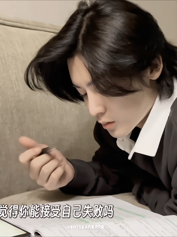 skrg tau alasanya knp neo secinta itu sama wang ye meskipun drama ini bukan dia yg jadi PU dan punya screentime yg sedikit tapi effortnya luar biasa, neo yg mengajukan dirinya sendiri buat casting karakter wang ye dan dia yang kepilih, sebelum casting dia belajar tai chi, nonton donghuanya, manjangin rambutnya untuk S1 kecuali di S2 ga sempat manjangin rambut, sebelum rekaman neo bener