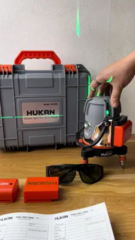 Máy cân bằng 5 tia xanh Hukan E63 siêu sáng. tia laser hukan E63 #tialaser #tialaser5tia #hukan #maycanbang #maybancot #maylaserngoaitroi #maylaserhukan #dohuyenmaypin #tialazesieusang #tialaze5tia #5tiaxanh
