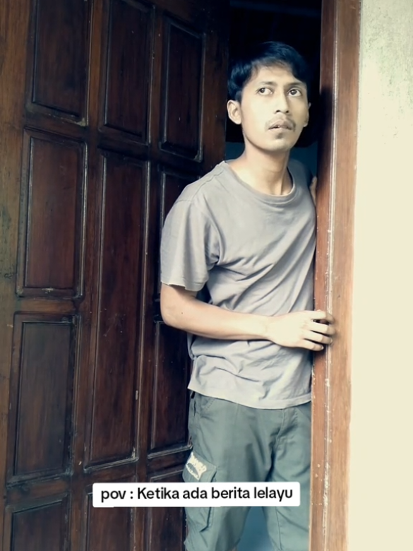 gangguan saat ada  berita lelayu #filmkomedi #lucu_ngakak #lucu_ngakak #hassansule  #komedi #funny #funnyvideos 