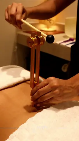 🌍🔊 Cuando armonizas tu energía con frecuencias sanadoras, todo fluye mejor: mente, cuerpo y espíritu. 🌿💫 💆‍♂️ Los diapasones terapéuticos trabajan con vibraciones que equilibran tu sistema energético, reducen el estrés y restauran tu bienestar. 🌊✨ 📢 Sintoniza tu ser con la vibración correcta y siente la diferencia. 🔮💖 #kanspamx #Veracruz #spa #spadelujo #luxurylifestyle #massage #soundtherapy #Sonoterapia #TerapiaDeSonido #DiapasonesTerapéuticos #TerapiaVibracional #FrecuenciasSanadoras #SoundHealing #VibraciónYBienestar #SanaciónConSonido #EquilibrioEnergético #Frecuencia432Hz #TerapiasHolísticas #bienestarintegral 