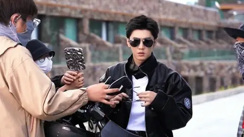 Bts cool 😎 📌ซีรี่ย์เรื่อง ปลูกรักพักใจใต้ต้นมะกอกขาว  The White Olive Tree🌳 ⏰ 17.00 🇹🇭 ทาง  iQIYI  ~📝วันที่โพสต์ 13.02.2025~ #เฉินเจ๋อหย่วน #陈哲远 #ต้นมะกอกสีขาว #ปลูกรักพักใจใต้ต้นมะกอกขาว #thewhiteolivetree #หลี่จ้าน #อี๋เซี่ยวสุยเกอ #chenzheyuanloveyuan  #loveyuan #chenzheyuan陈哲远 #chenzheyuan #ดาราจีน  #Fatedheart #darknightanddawn #คืนค่ำและยามอรุณ
