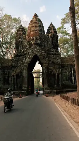 ANGKOR WAT Cambodia 🇰🇭  #turizm #siemreap #siemreapcambodia🇰🇭 #cambodia #bloggersofinstagram #bloggerlife #traveling #traveltiktok #placetogo #world #nationalgeographic #aviasales #путешествие #angkor #angkor_wat_of_cambodia_🇰🇭♥ #путевка #кругосветка #summervibes #temple #восьмоечудосвета #azia #tailand #china #chinatravel #достопримечательности #niceplace #historytiktok 