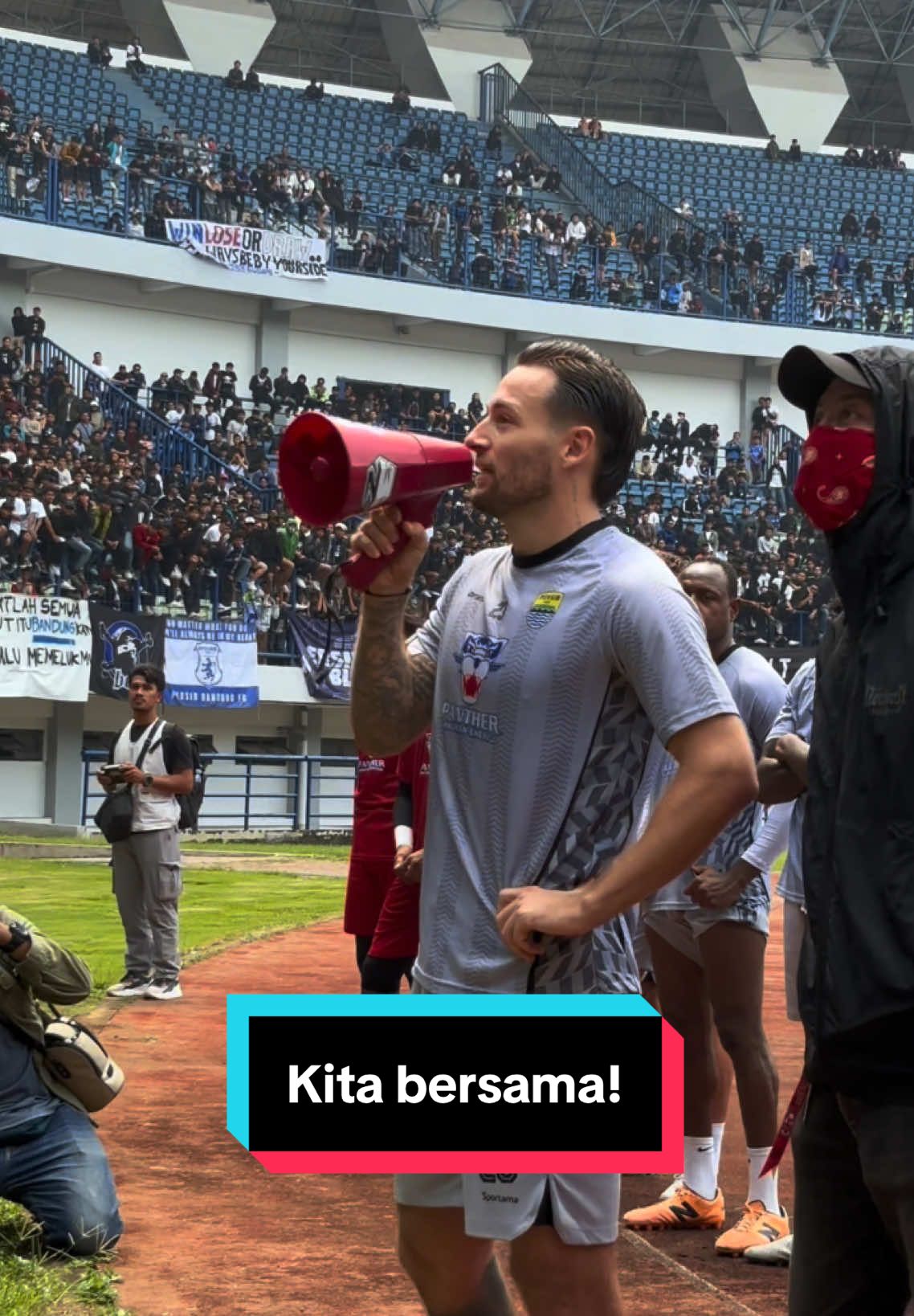 Kita lakukan ini bersama Bobotoh!💙