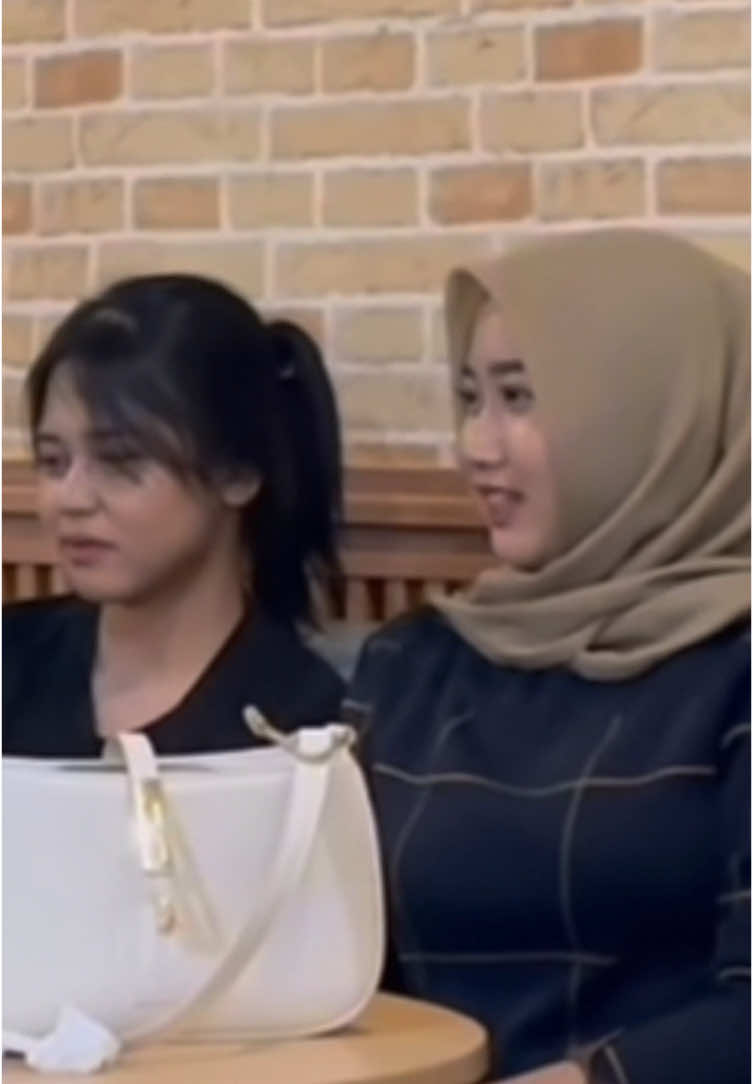 Si teteh tercandu candu sama hannit😍 - @Opabrow  - #pranksholawat #sholawatan_yuk #medleysholawat #fanndii09 #