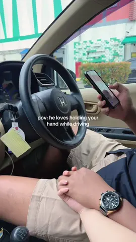 when he drives with one hand so he can hold you with his other hand🙈 #fyp #boyfriend #cardate #holdinghands #couple #fypage 