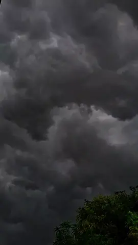 cloudy vibes  #mendung #darkvibes #darkvibesaesthetic #dark #darkaesthetic #vibesstory #vibessad #gelap #petang #videoviral #videoaesthetic #hitam #fyp #fypシ゚viral #fypviral 