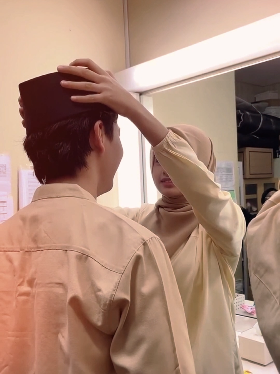 dipakein peci nya🫶🏻 #radenrakhadpp #basmalahgralind #baravers #akujatuhcintabara #magic5pesantrenedition #fyp #CapCut