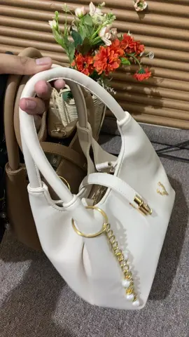 Satu dua tiga rekomendasi tas haruka Sabrina lagi promo nih😍✨ buruan co #taswanitamurah #taswanitaselempang #taswanitatiktokshop #fyp 