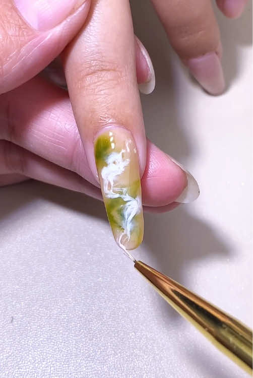 💚🤍#nails #nailart #naildesigns #nailtutorials #nailartvideos #nailtech #bloominggel #fyp 