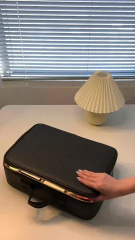 large makeup bag#traveltiktok #makeuptips #girls #makeupbag #traveltips
