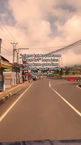 Susah seneng tetep ngakak😜 #fyp #xyzbca #bandungan24jam #bandungan #alunalunbandungan #kulipasar #katakata #statusharian #quotes #jowostory #status #statuswa #storiwa #storywa 