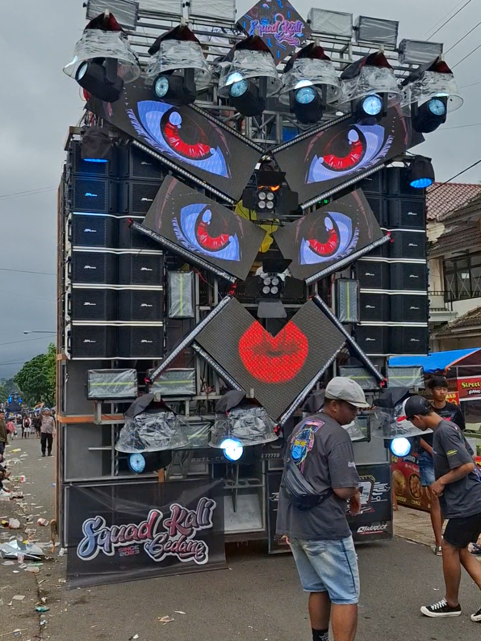 Rahayu Audio tampil ngerii🔥🔥 #fypage #4upage #soundviral #rahayusoundlumajang #soundhoreg #ndputra #horegabizz #soundenthusiast #soundsystem #karnaval2025 