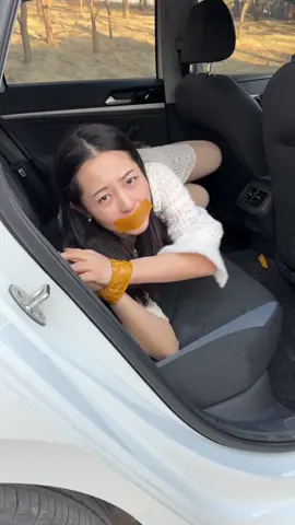 How to save yourself if you are locked in your car? Free solution!#tiktok#howto#cartok#car#automotive #driving #skills #knowledge #fpy #fyp #tips #foryou #carsoftiktok