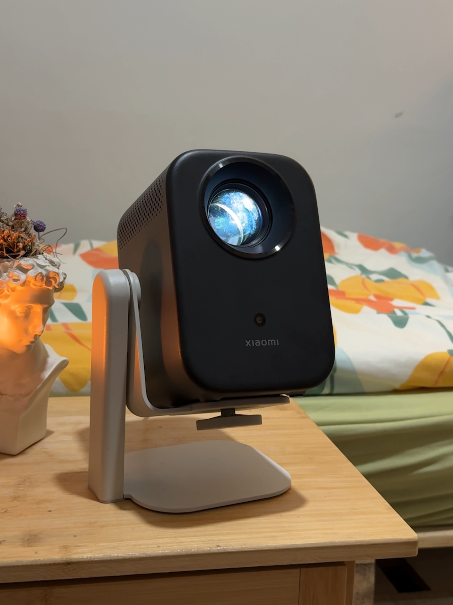 The perfect date night? Just you, an amazing movie, and the Xiaomi Smart Projector L1! 🎬 Create your own indoor cinema at home for as low as P11,099!