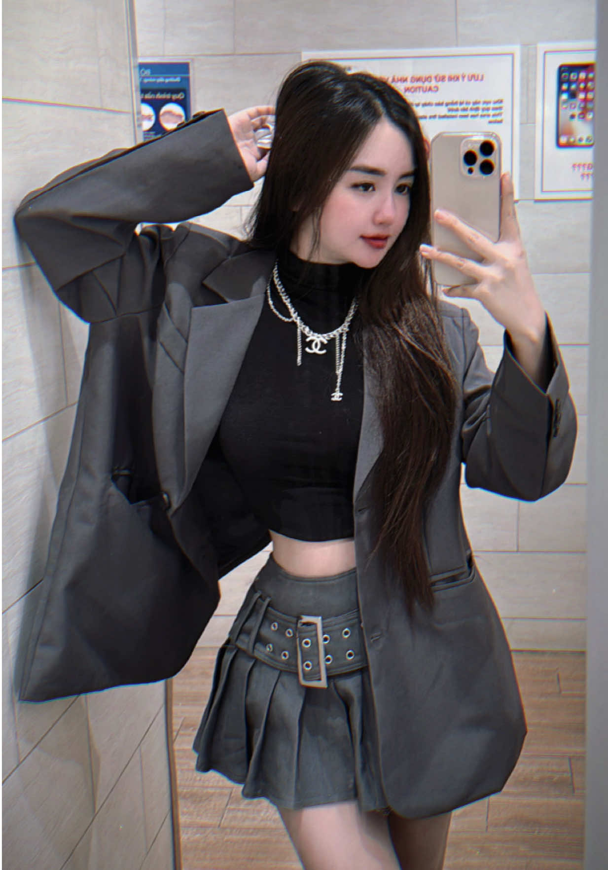 “Khi không sống trong hoàn cảnh của người khác, ai cũng nói rất hay”.. Người có sẵn chiếc ô làm sao hiểu được cái cảm giác của người phải gồng mình chạy dưới cơn mưa để đi tìm chỗ trú !#xuhuong #fyp 