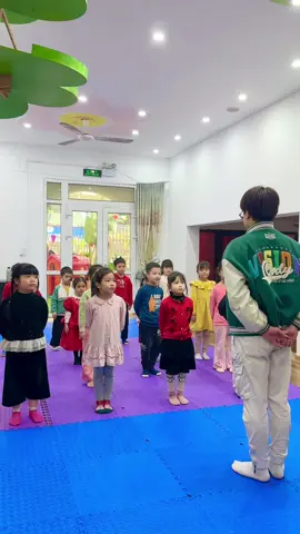 Bài nhảy mà các bạn nhỏ rất thích 😍 Round and round mingle game song squid game #trending #xuhuong #quanggiahuy #thayhuykiddance 