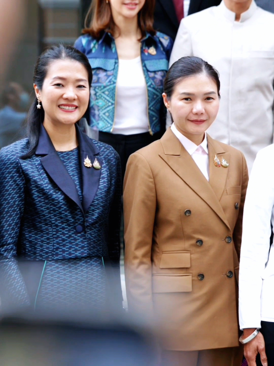 วาเลนไทน์ปีนี้...ขยับเข้ามาใกล้กันอีกนิดนึง😚💙🤎...14 กุมภานี้ ไปเดทกับใครกันคร้าาาาา เม้นเลย 👇❤️ #CapCut #สสน้ําจิราพร #รัฐมนตรีน้ํา #น้องน้ำ #จิราพรสินธุไพร #พี่อิ่มน้องน้ํา #ธีรรัตน์สำเร็จวาณิชย์ #สสอิ่ม #ขยับเข้ามาได้ไหมขยับมาใกล้กัน💓 #วาเลนไทน์  @จิราพร สินธุไพร  @ดร. อิ่ม ธีรรัตน์ 