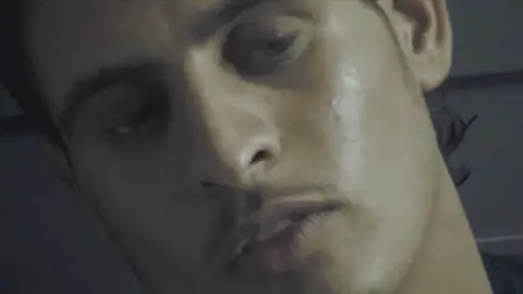 الله يرحمه ياروحي بكيت😞💔#عبدالباسط_الساروت #الساورت #fypシ 