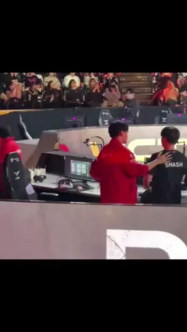 Kẻ hiểu chuyện luôn phải chịu thiệt thòi . Người tốt bụng luôn suy nghĩ cho người khác người lặng lẽ đến an ủi mọi người 🥺 #t1 #gumayusi 