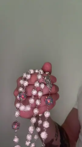 #fashion #rosary #necklace #rhinestones #jewelry #tiktokshopfinds #y2k #aesthetic #accessories #necklaces 
