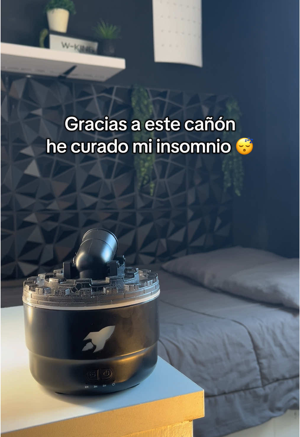 Tus ganas de dormir volverán 💤 #insomnio #humidificador #humidifier #decoracion #relajante #sueño #aromaterapia #humidificadordecañon  Perfecto para recuperar horas de sueño y no sentirte cansado durante el día, cañón humidificador ideal para regalar a tus amigos y pareja