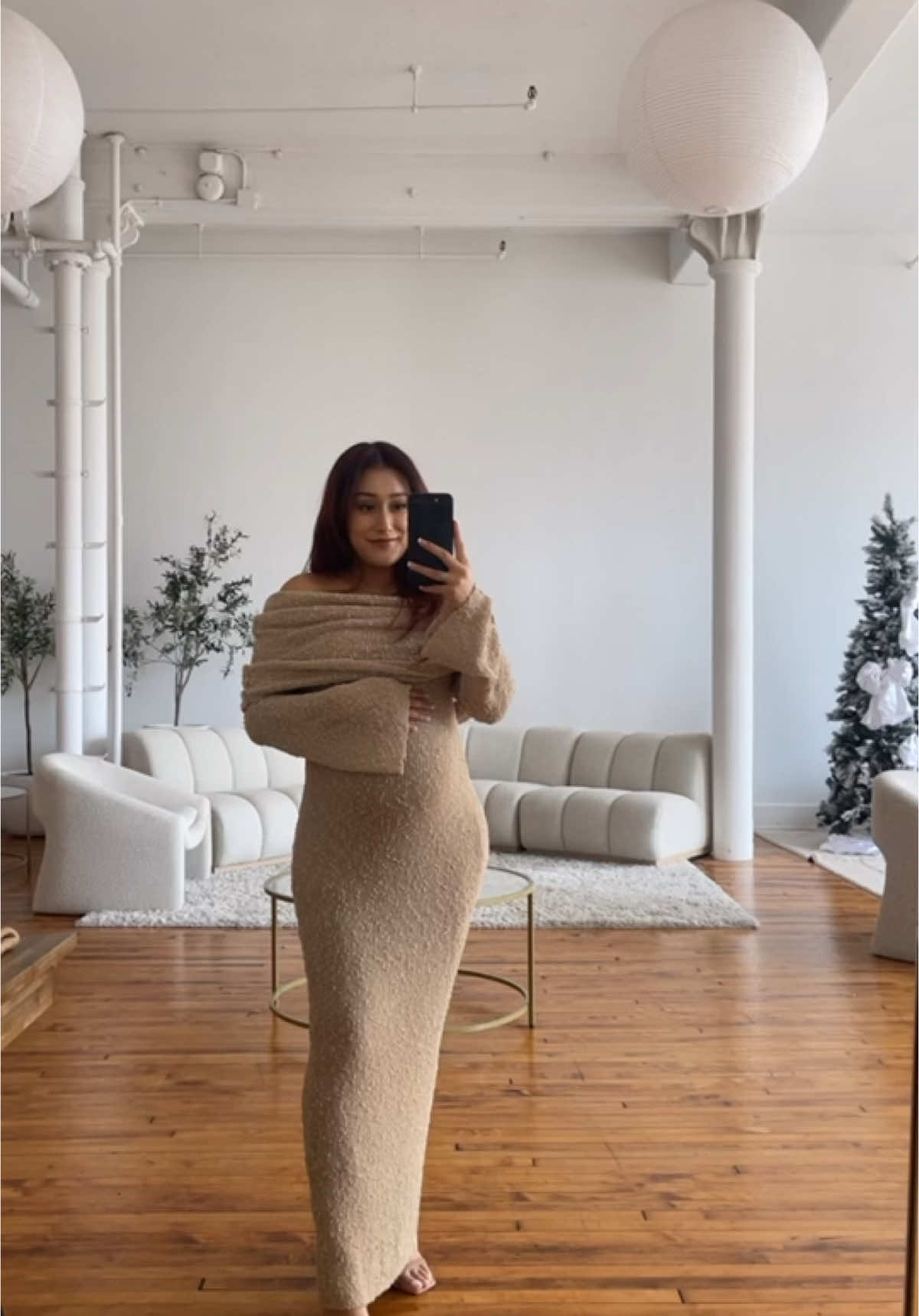 Inlove with my photoshoot dress 🧸☁️🤍 @Meshki #photoshoot #maternityphotoshoot #fashion #pregnancy #secondtrimester #maternityfashion 