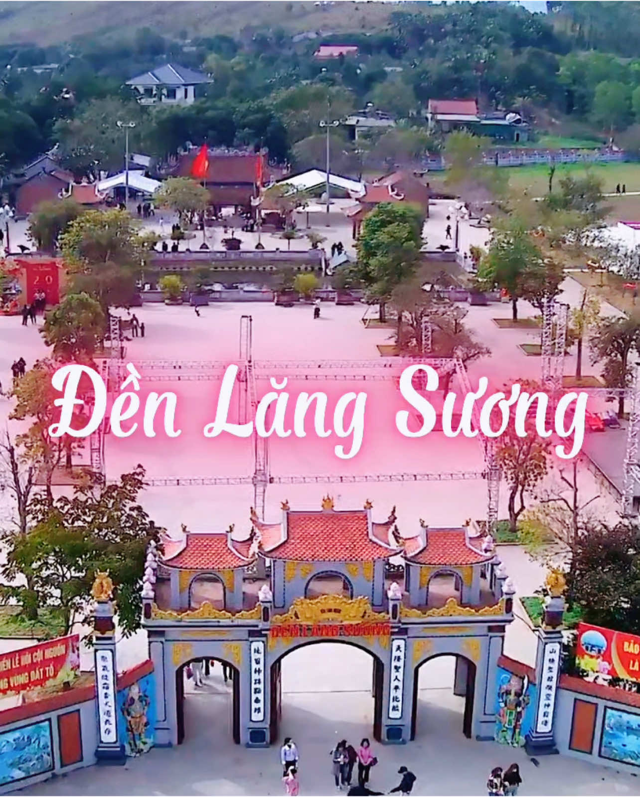 Đền Lăng Sương nằm ở xã Trung Nghĩa, huyện Thanh Thủy, Phú Thọ, là nơi gắn liền với truyền thuyết Đức Thánh Tản Viên. Đây được cho là nơi sinh ra của ngài, một trong “tứ bất tử” trong tín ngưỡng dân gian Việt Nam. Đền có kiến trúc cổ kính, phong cảnh hữu tình, thu hút nhiều du khách và tín đồ hành hương. #flycam #trending #xuhuong #flycamvietnam 