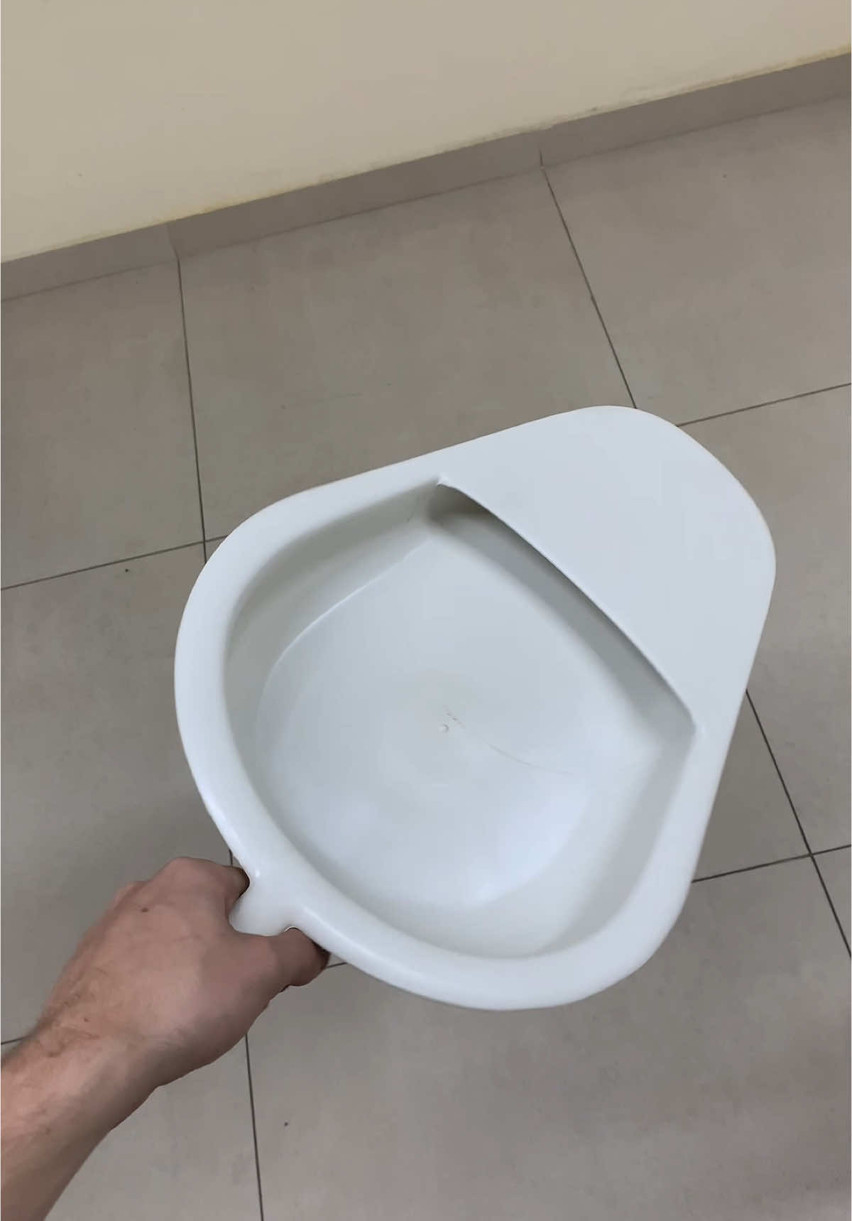 MAIS PRATICIDADE, MAIS CONFORTO! 🏥 A Comadre Plástica 2,2L da TEMIX foi feita para garantir segurança, higiene e conforto no dia a dia de pacientes acamados ou com mobilidade reduzida. 🚑✨ ✅ Maior capacidade para mais praticidade ✅ Material resistente e fácil de limpar ✅ Design anatômico para mais conforto Ideal para hospitais, clínicas e uso domiciliar. Qualidade TEMIX que você confia! 💯🛒 Garanta a sua agora! 📦 #ComadrePlástica #CuidadosComSaúde #Temix #QualidadeEConforto 