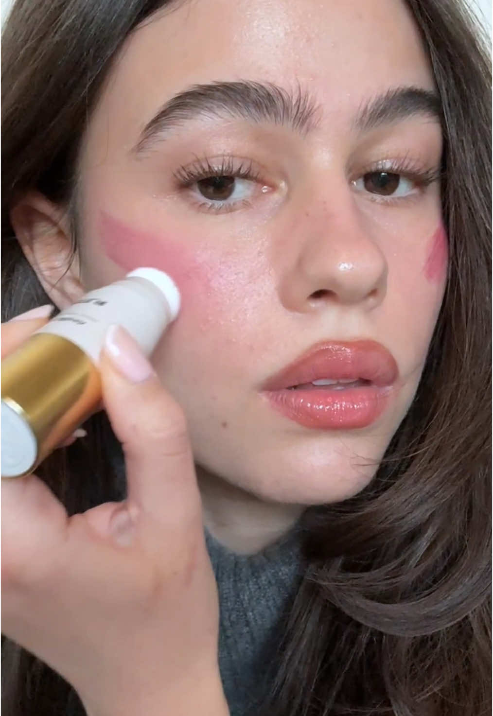Bisou Blush melts multidimensional colors onto your cheeks for the perfect French girl flush. Shade used is Aïssa.  #violettefr #frenchbeauty #frenchgirlmakeup #bisoublush #frenchgirlmakeup 