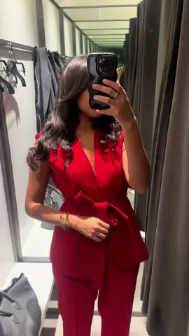 New in zara ♥️  #Zara#ZaraOutfit#ZaraTrend#ZaraStyle#ZaraHaul#OOTD#FashionTikTok#ModeTikTok#ZaraLook#ZaraInspo#ZaraLover#EnsembleZara#red#saintvalentin 