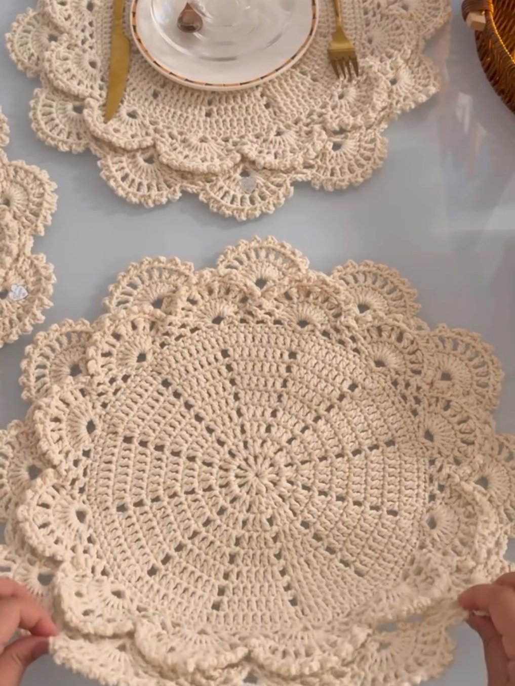 🧶Repost @ateliedanessaoficial  —— Americano renda duplo  #crochet #crocheteira #sousplat #jogoamericano 