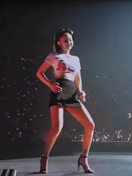 she is very good at shaking #jennie #jenniekim #blackpink #kpop #fyp #foryoupage #viral 