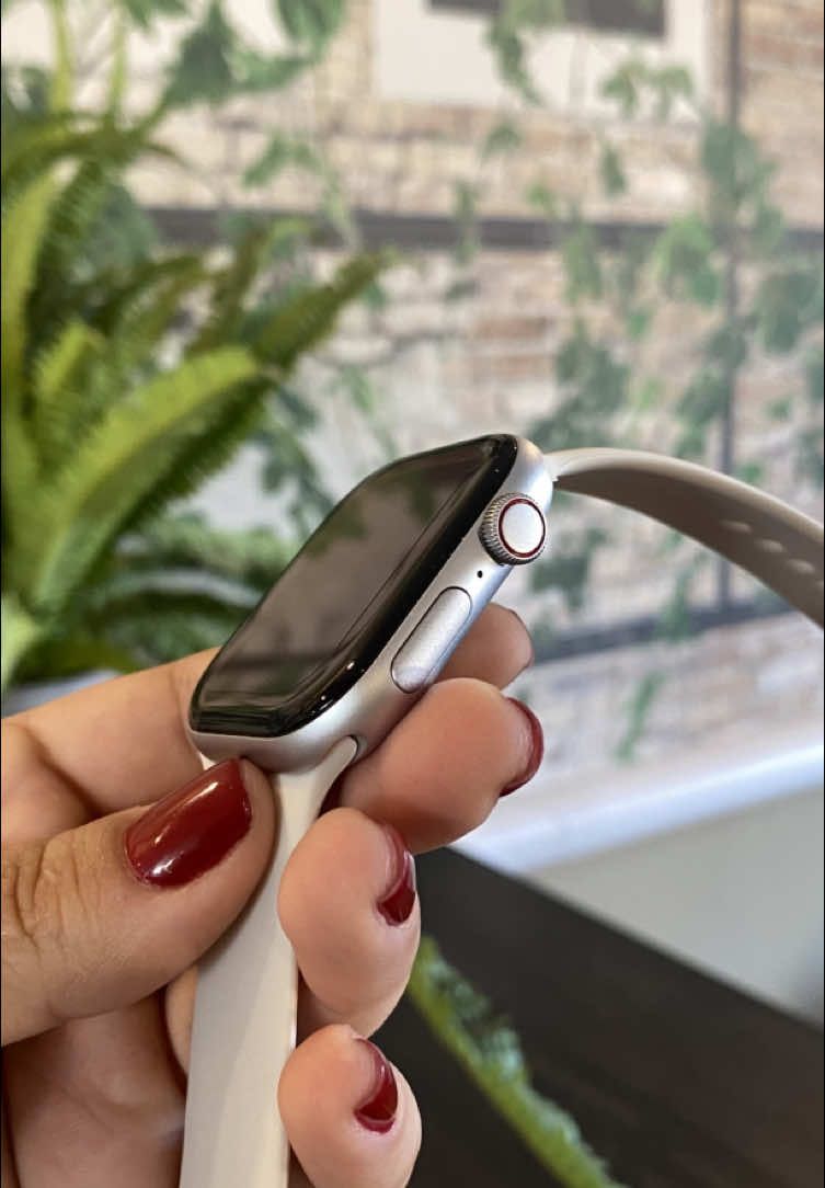 El Smarwatch Series 10 que te dejará enamorad@! 😍 Con nuevas características como Chat GPT, Almacenamiento interno, Music player, Bluetooth independiente, (para que puedas conectar tus audífonos sin problemas 😏) juegos, modo deportivo, monitoreo del sueño, frecuencia cardiaca, etc. ¿Que estás esperando? 🤔 Consulta por el tuyo 🫵🏽 . #technology #series10 #santiagodechile #airpodspro #accsessories #apple 