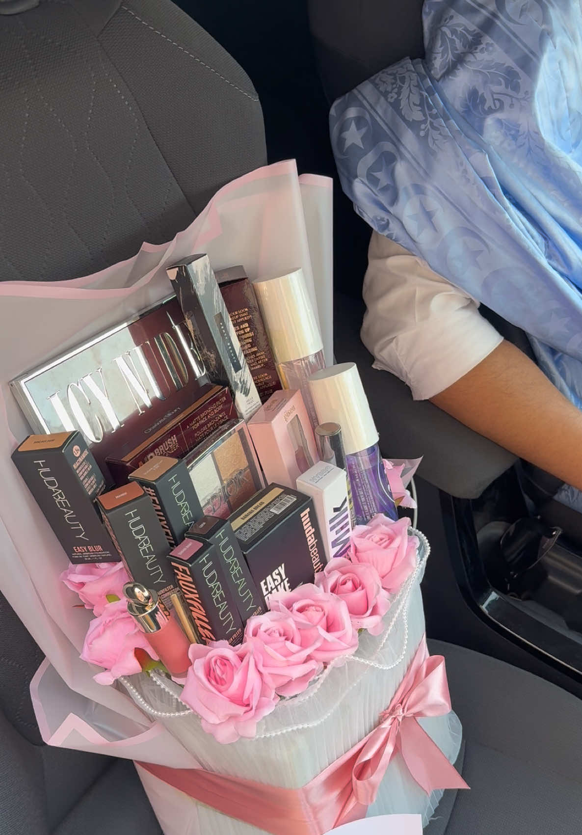 #aman #surprise #gift #makeupbouquet #fyp #chic_bliss #forher #couplegoals #mytype 