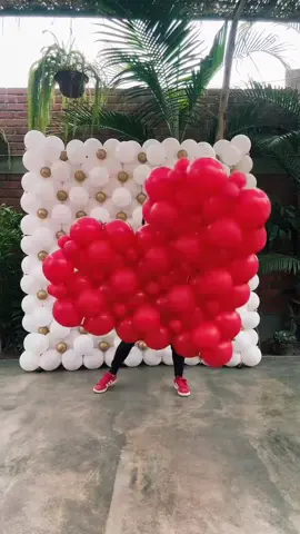 Corazón con globos 🎈❤️ #ballonsdecoration #paredcobglobos #corazonconglobos #eltallerdemaku #decoracionesglobos 