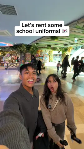 What color uniform would you choose? 👀 #uniforms #lotteworld #southkoreatravel #seoulkorea #uniformfashion #siblingduo 