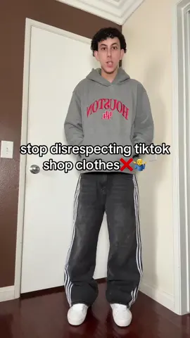 i'm 5'11 wearing a large in the jeans and a small in the hoodie (super oversized) #TikTokShop #TikTokMadeMeBuyIt #hoodie #baggypants #streetwear #creatorsearchinsight #StylingStreetwearOutfit 