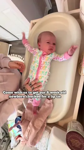 How did you know your baby had a lip/ tongue tie? Any other moms get a second opinion on a lip or tongue tie?? #newborn #newbornbaby #liptie #tonguetie #6weeksold #momlife #greenscreenvideo 