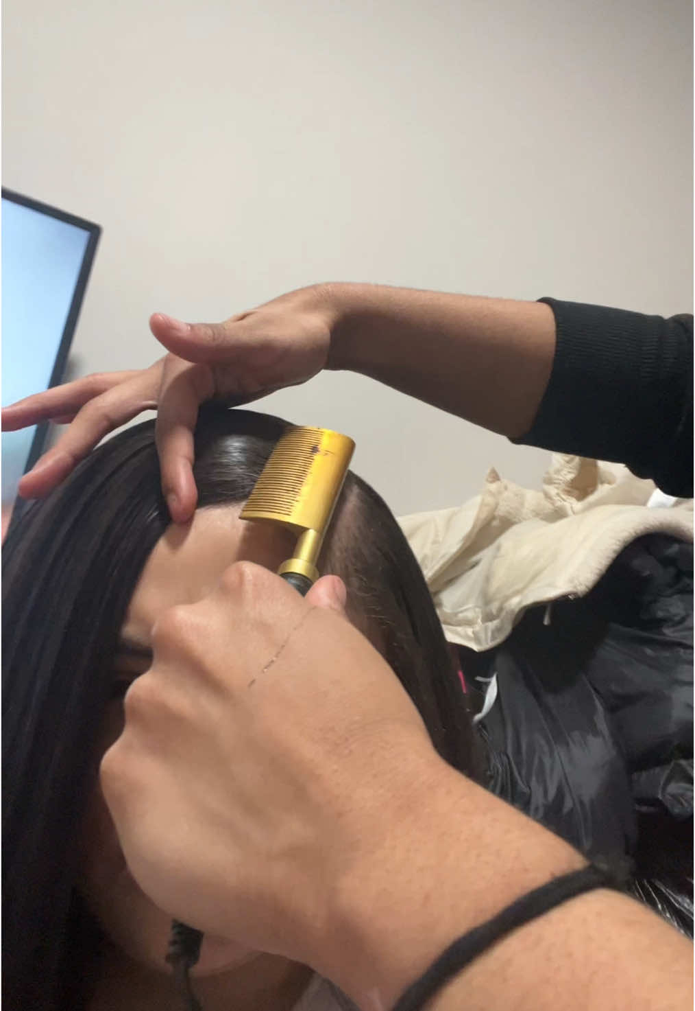 this why ion do family hair😂 #familyhairstylist #hotcomb #mamadatburn